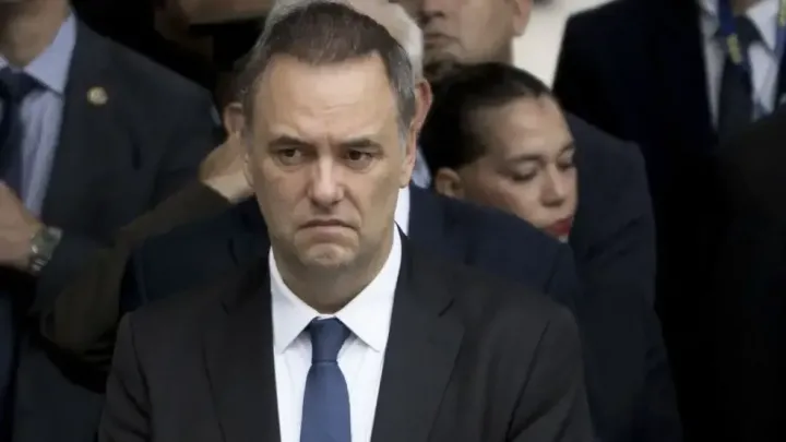 La Justicia confirmó un viaje de Manuel Adorni a Aruba con su familia en primera clase