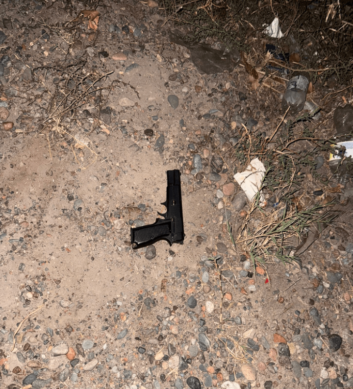 Un hombre fue detenido tras una amenaza con arma y un forcejeo con la Policía