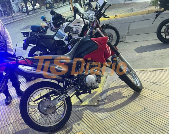 Cayó un hombre con una moto robada: el conductor escapó y lo dejó "pagando"