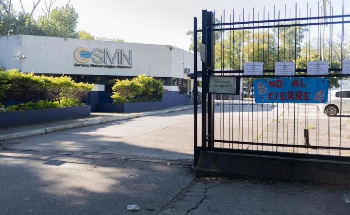 Sturzenegger respaldó la salida de 140 trabajadores y habló de cambiar el Servicio Meteorológico