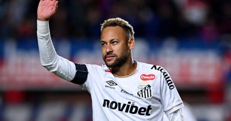 Pisadas y postales icónicas: la noche de Neymar ante San Lorenzo