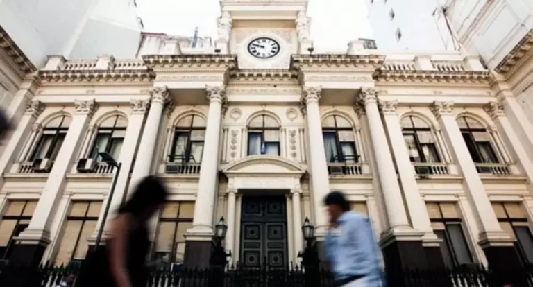 ¿Faltará efectivo? El paro en el Banco Central que amenaza con vaciar los cajeros este lunes