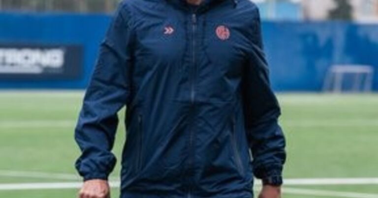 Álvarez probó tres variantes pesando en Vélez