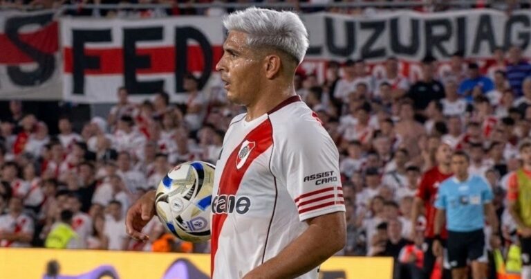 Video: en medio de los reclamos de River, Salas había agarrado la pelota para patear el penal que no fue