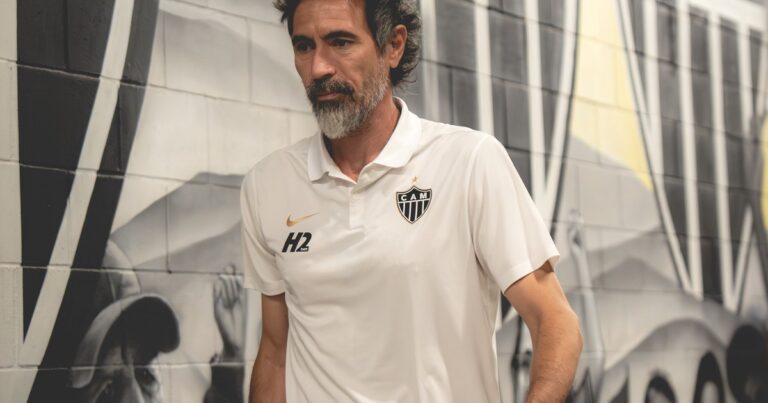 Duro golpe para Domínguez: Flamengo goleó 4 a 0 a Atlético Mineiro