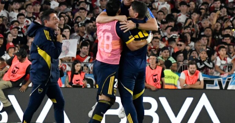 La tremenda racha de Claudio Ubeda: otro triunfo ante River y 63 días invicto