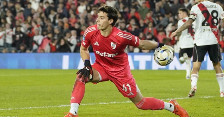 Las tapadas clave de Beltrán en una noche especial con la vuelta de Armani al banco de River