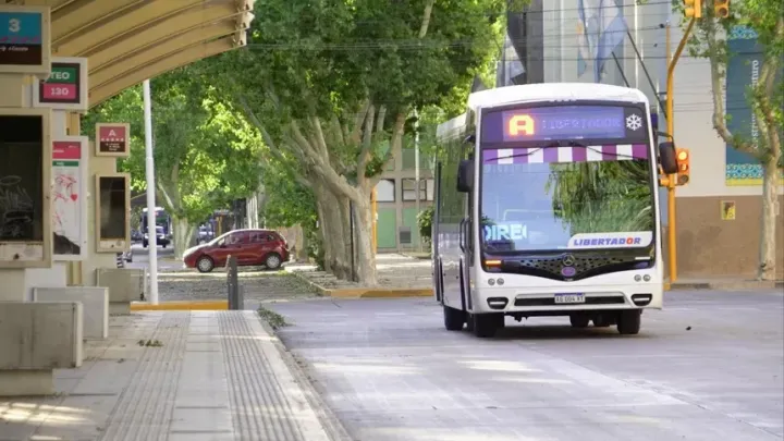 Paro de colectivos: el Gobierno busca un acuerdo de última hora con empresarios