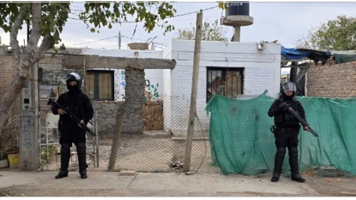 Dos mujeres quedaron detenidas tras un allanamiento por venta de drogas