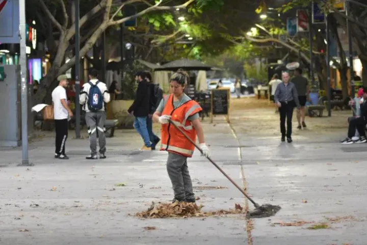 Operativos de limpieza recorrerán plazas y espacios verdes del sur capitalino