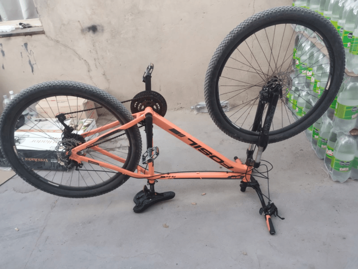 Intentó llevarse una bicicleta y fue atrapado escondido en un kiosco