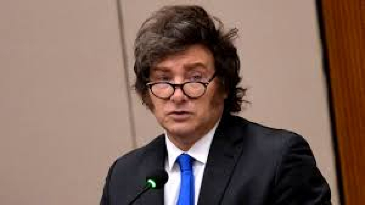 Milei sigue con imagen negativa alta, pero su espacio encabeza la intención de voto