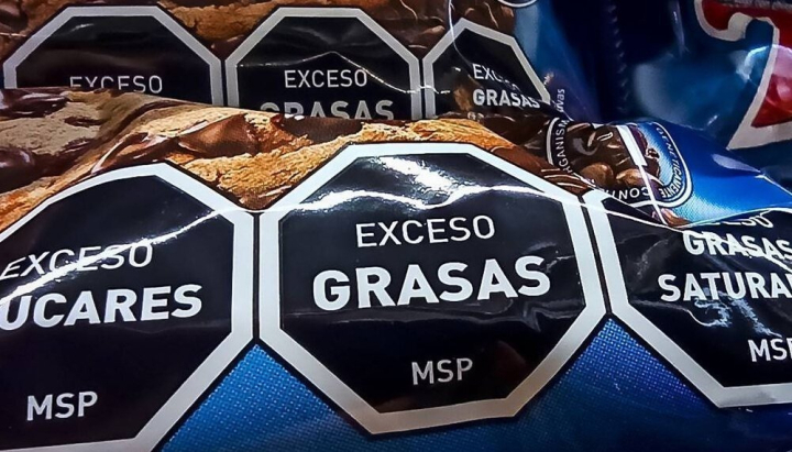 El Gobierno quiere eliminar los octógonos negros de los alimentos y ya envió el proyecto al Congreso