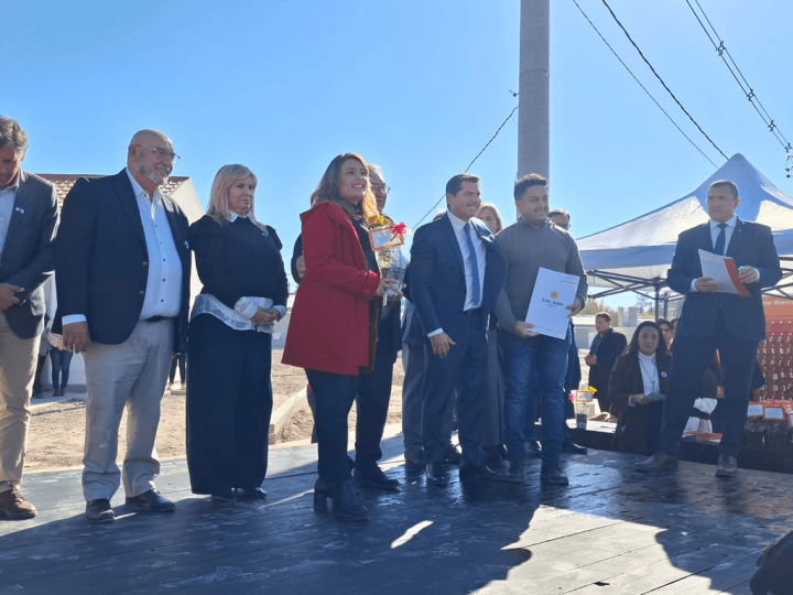 Orrego dejó abierta la posibilidad de más sorteos de casas en San Juan