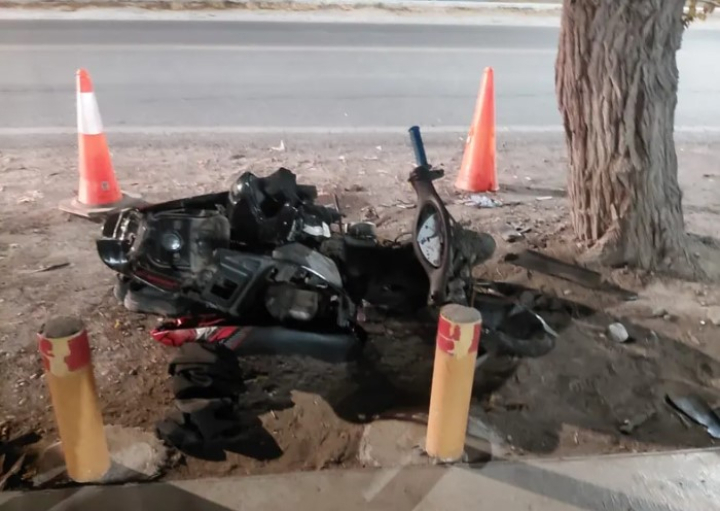 Un joven lucha por su vida tras chocar en moto contra un árbol en Santa Lucía