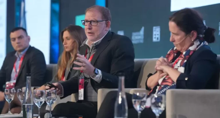 Cuatro de los economistas más escuchados por el mercado debatieron sobre el plan Milei