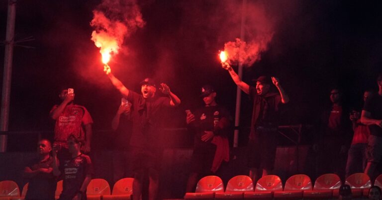Suspendido, por ahora, Independiente Medellín - Flamengo por fuego en una tribuna
