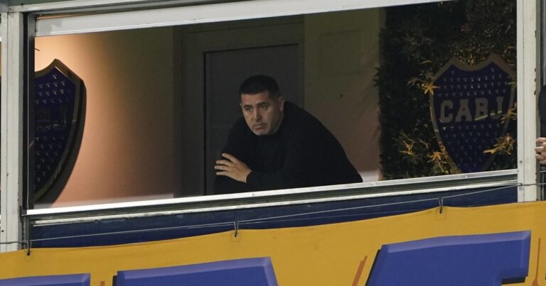 La baja en Boca Predio que se festeja en El Salvador: "Le sacamos un técnico a Riquelme"