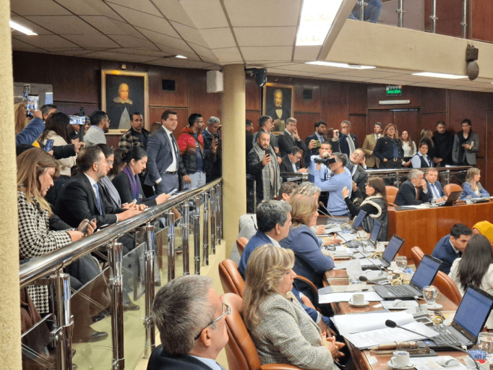 Intendentes peronistas se fueron antes de la votación sobre obras públicas