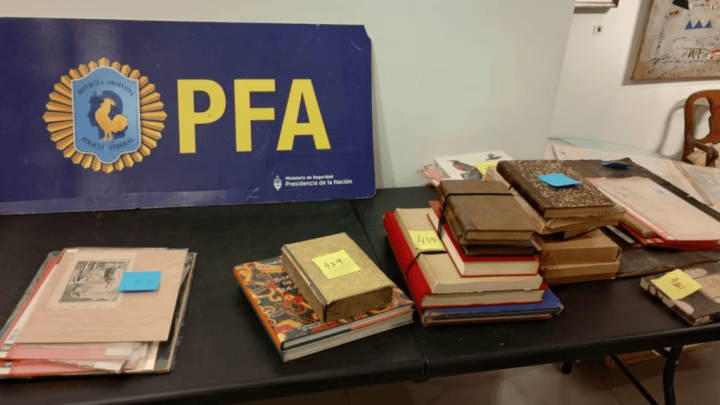 Rescataron más de 200 documentos de próceres argentinos que iban a ser subastados por US$100 mil