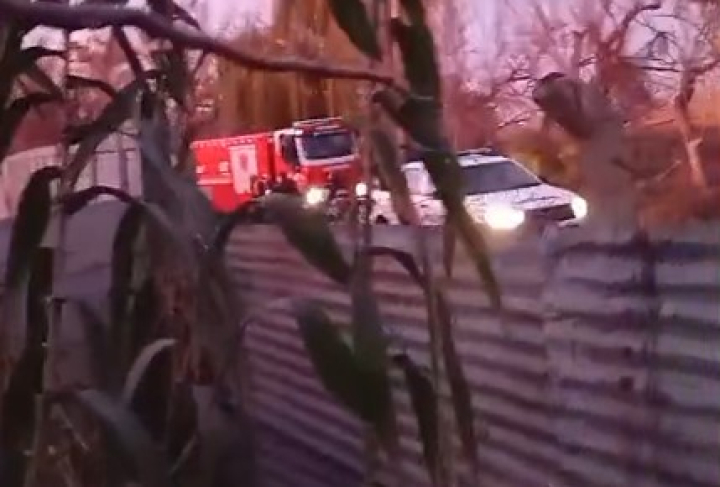 Se quedó dormido al volante, perdió el control y terminó con su auto dentro de un zanjón