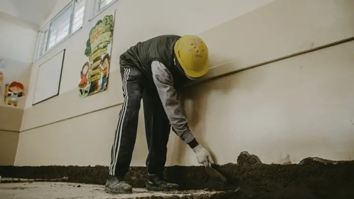 Pintura, techos y sanitarios: aprovechan las vacaciones para poner a punto las escuelas