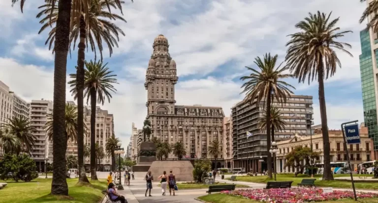Uruguay discute plan de desburocratización y competencia: es una "importante reforma del Estado", según su ministro de Economía