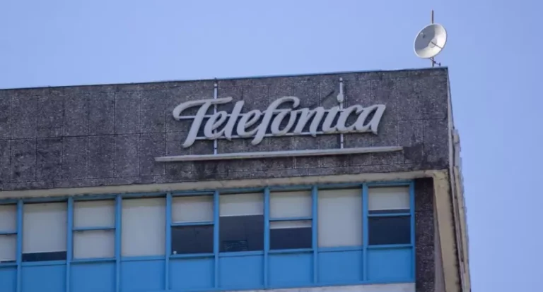 Telecom: el Gobierno la obliga a desprenderse de más de 6 millones de clientes tras comprar Telefónica