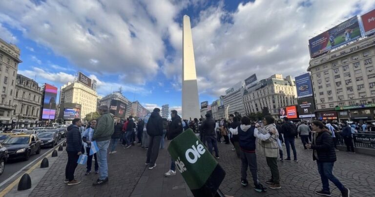 Clima mundialista: la crónica de una calle que da su veredicto