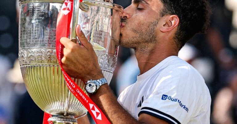 Francisco Cerúndolo ganó el ATP 500 de Queen's y conquistó su segundo título sobre césped