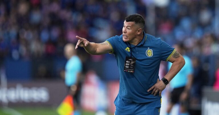 Jorge Almirón dejaría de ser el entrenador de Rosario Central