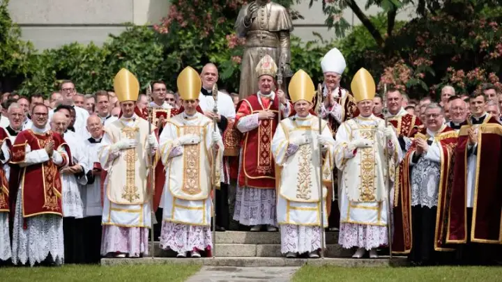 El Vaticano criticó la ordenación de cuatro obispos en Suiza