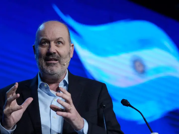 Qué dicen los especialistas sobre la reforma que habilita directorios con inteligencia artificial