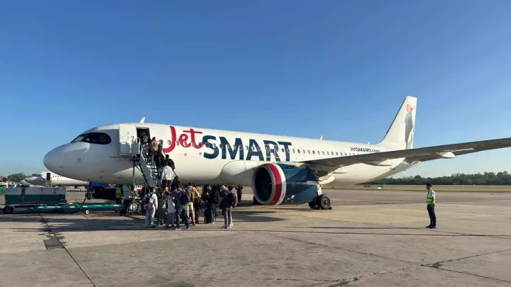 Tras gestiones del gobernador Orrego, JetSMART empezará a operar en la provincia desde noviembre