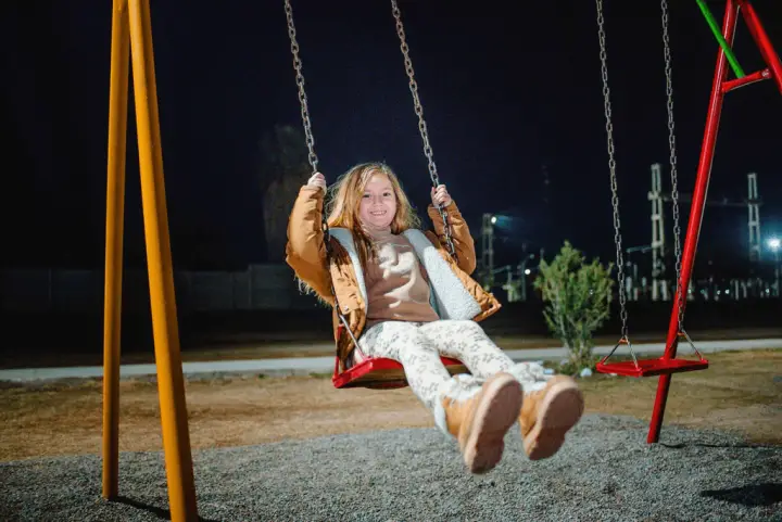 Miodowsky inauguró la renovada Plaza El Arriero con nuevas veredas, luces LED y juegos