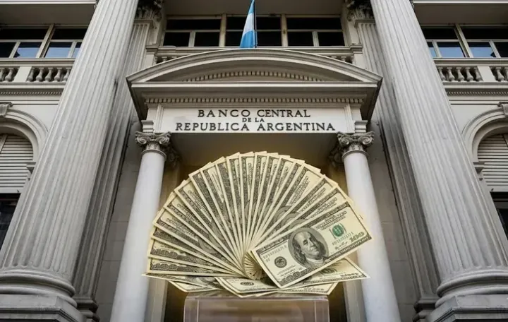 El Presidente respaldó su plan económico y ratificó que enviará cambios en el Banco Central