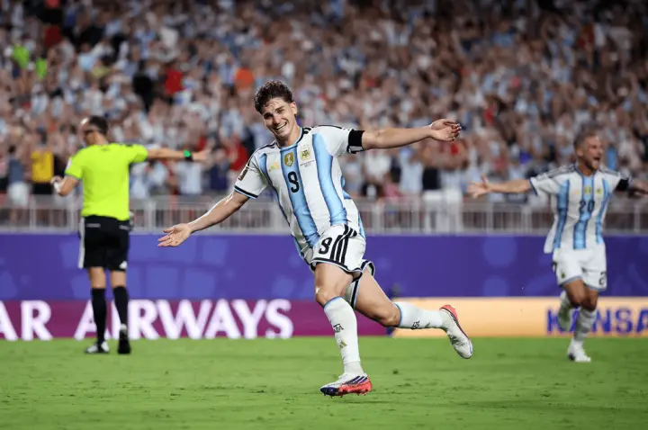 Julián Álvarez, el héroe de una noche inolvidable: el gol que abrió el camino a las semifinales