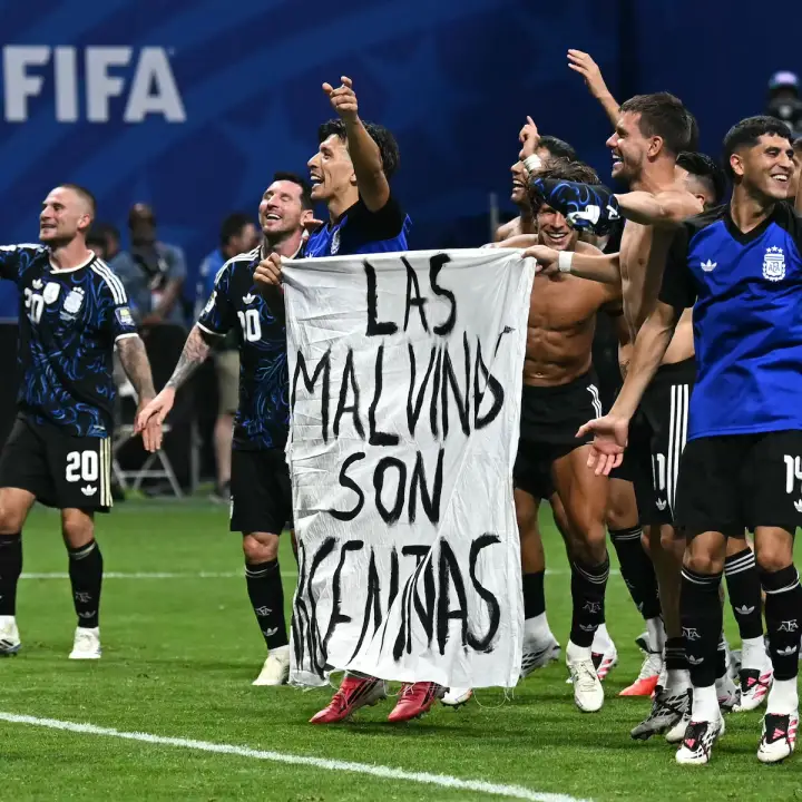 Milei cuestionó el gesto de la Selección por Malvinas tras el triunfo ante Inglaterra