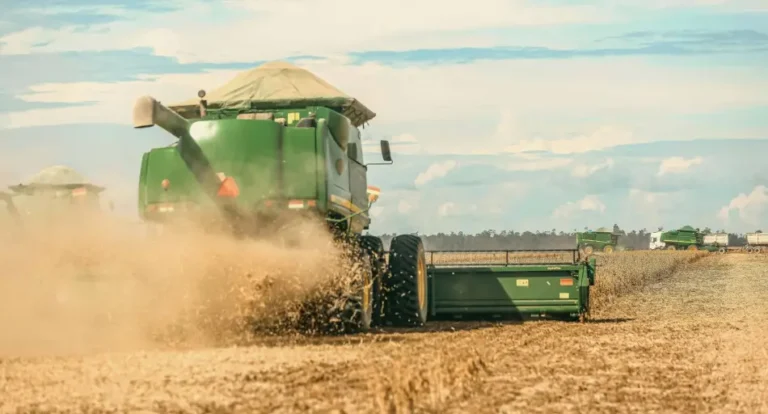 La maquinaria agrícola, a contramano de las cosechas récord