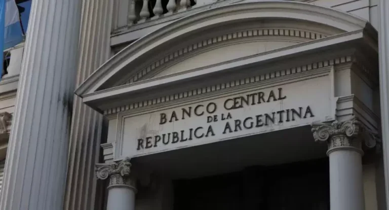 DOS EX BCRA EN SHOCK TRAS EL ANUNCIO DE MILEI: "Es un pedido del FMI"