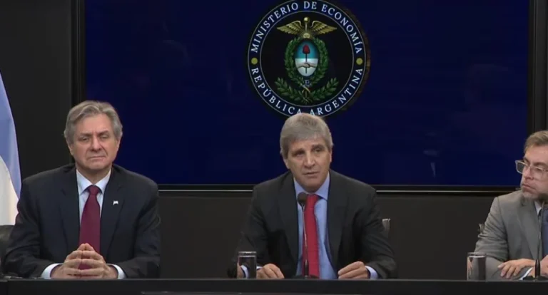 Caputo presentó el plan para pagar la deuda hasta 2027 y reveló por qué no volverá a Wall Street