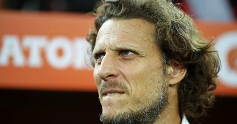 Bombazo en Uruguay: Forlán reemplaza a Bielsa y es el nuevo DT de la selección