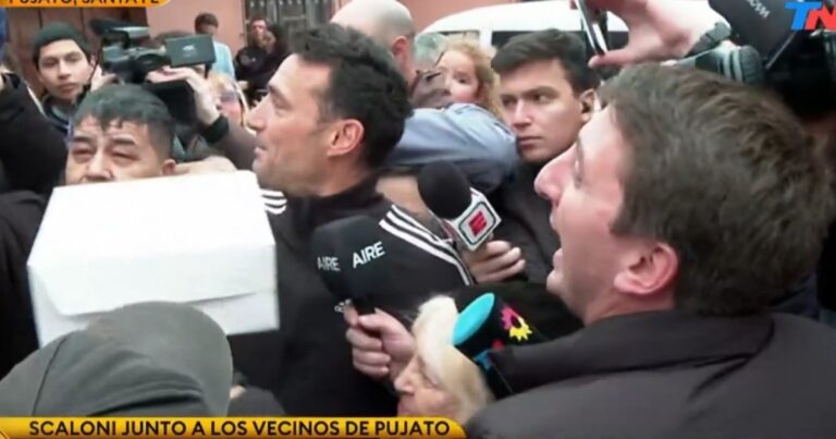 La locura por Scaloni en la llegada a Pujato: "Leo no se va", el autógrafo a la camiseta de un perrito y un dulce regalo