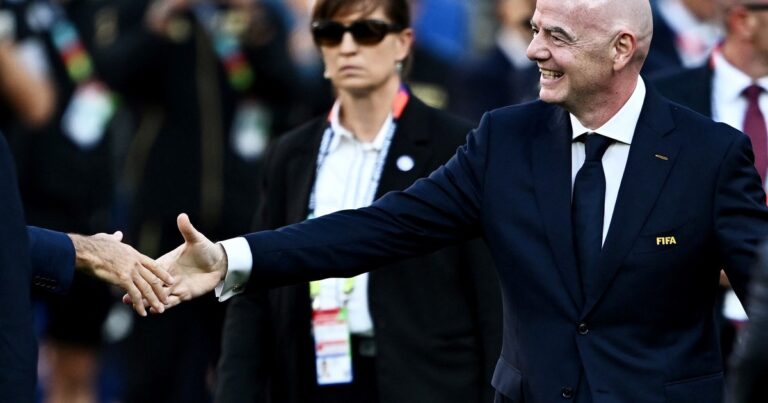 Otro contra Infantino: el director de Operaciones de la FIFA denunció que fueron engañados