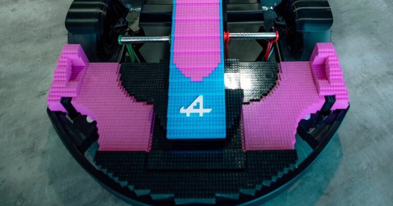 Una carrera extra para Colapinto en Gran Bretaña: a qué hora será el evento de mini autos de Lego y cómo se podrá ver
