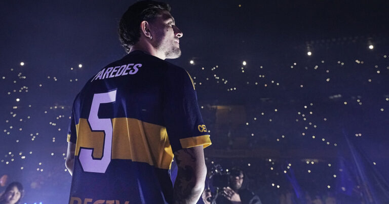 A un año de la llegada de Paredes a Boca: la Bombonera colmada, los súper ganados y la deuda con el hincha