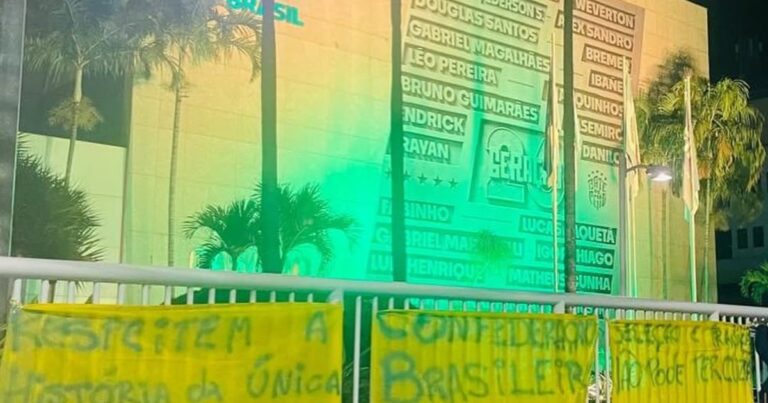 Hinchas de Brasil protestaron contra la CBF: "Respeten la historia"
