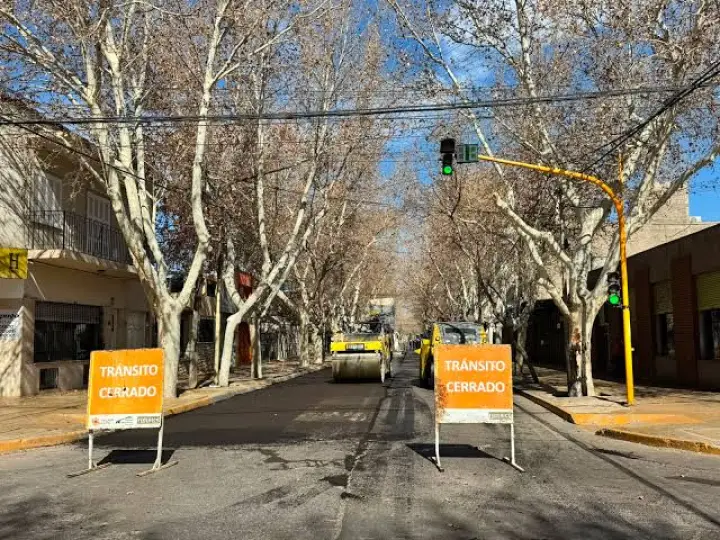 Capital avanza con trabajos de repavimentación y bacheo en distintas calles