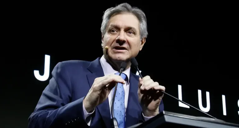 Caputo prepara un colchón de dólares para 2027: cuánto comprará el Banco Central antes de las elecciones