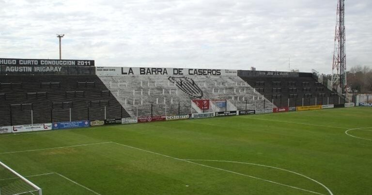 Ferro contará con su gente en un duelo clave ante Estudiantes (BA)